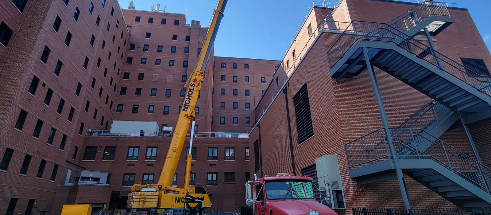 Crane setting rooftop mechanical equipment at the Jesse Brown VA blood lab in Chicago