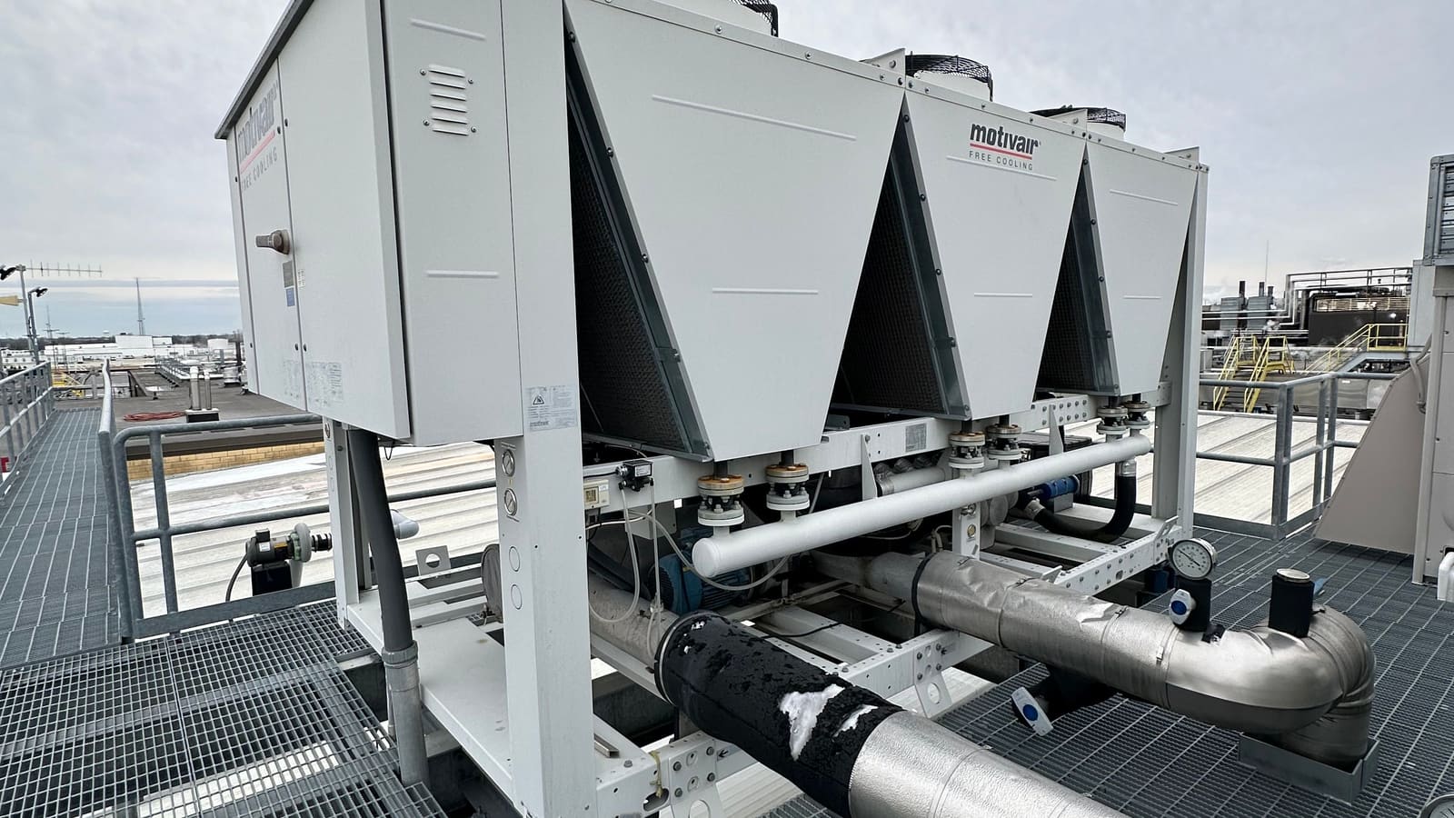Chiller Repair & Maintenance supporting mechanical service image